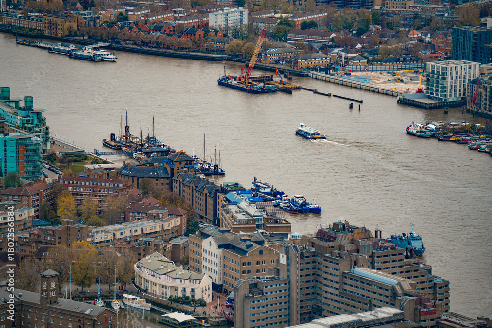 Obraz premium Southwark City Of London East End Urban Landscape, River Thames, London Docklands, St Katharine Docks, St Katharine's, Wapping, Tower Hamlets Cityscape Aerial Elevated View, England, United Kingdom