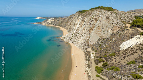 Foto Aerial view of the beach and coastline of Siculiana Marina, in province of Agrigento, Sicily, Italy
