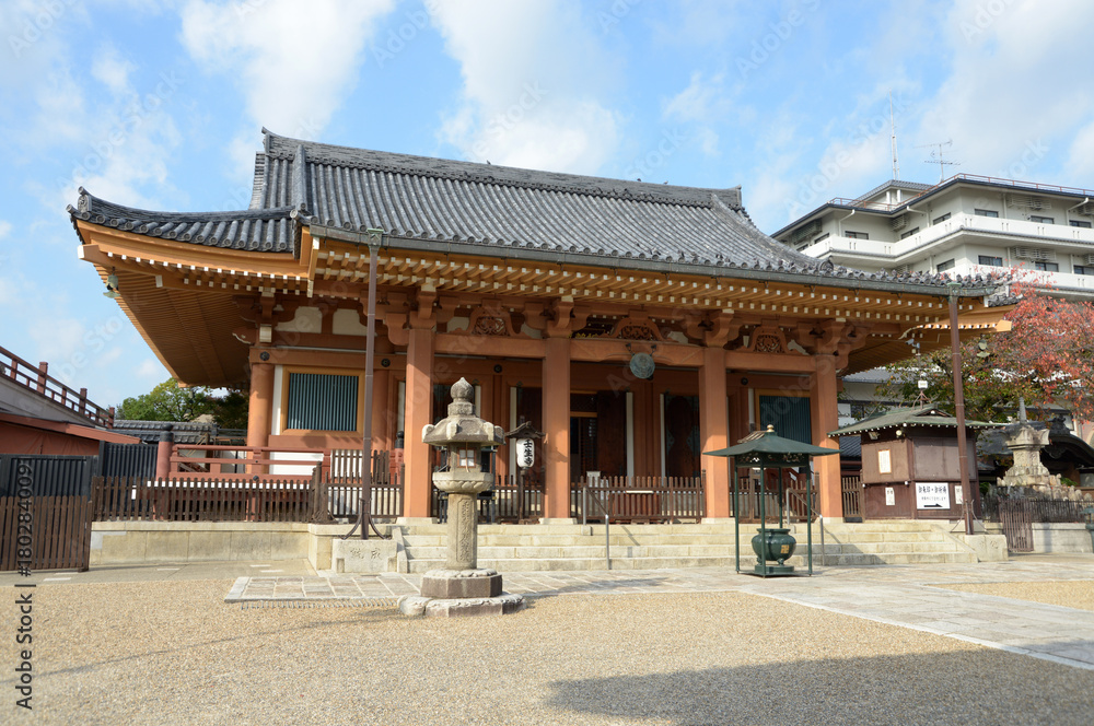 Fototapeta premium 壬生寺 本堂 京都市中京区壬生梛ノ宮町