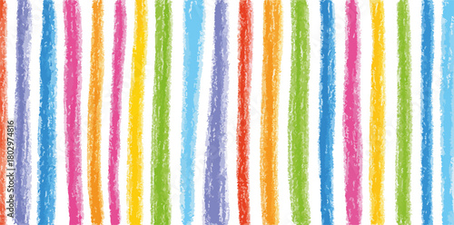 다채로운 크레용 질감의 수직 줄무늬가 불규칙하게 배열된 유쾌하고 생동감 넘치는 벡터 배경으로, 어린이 디자인이나 축제 분위기에 이상적입니다.