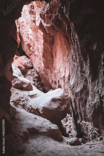 CUEVA, PATAGONIA ARGENTINA