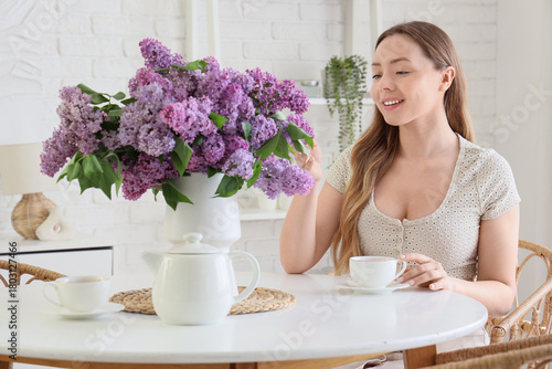 Young woman drinking tea an...