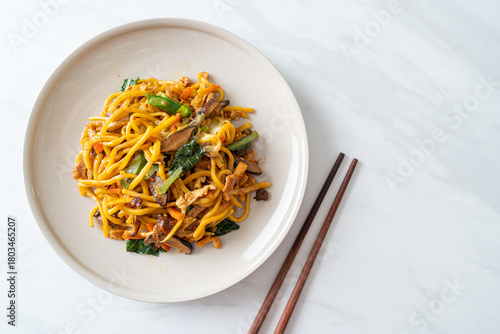 stir-fried yakisoba noodles with vegetable in vegan style