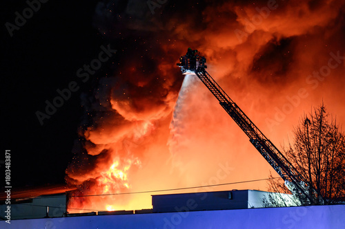 Großbrand in Linzer Recyclingbetrieb