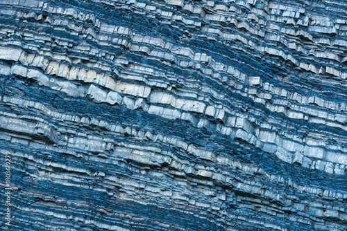 Fototapeta Naklejka Na Ścianę i Meble -  Zbliżenie ściany skalnej w kamieniołomie w Kozach