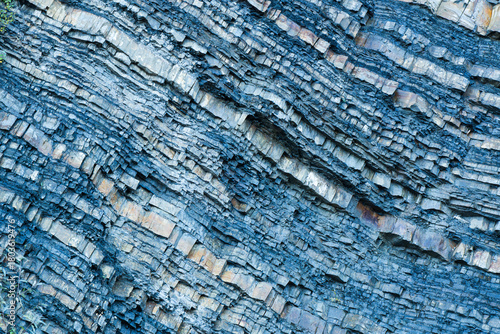 Fototapeta Naklejka Na Ścianę i Meble -  Zbliżenie ściany skalnej w kamieniołomie w Kozach