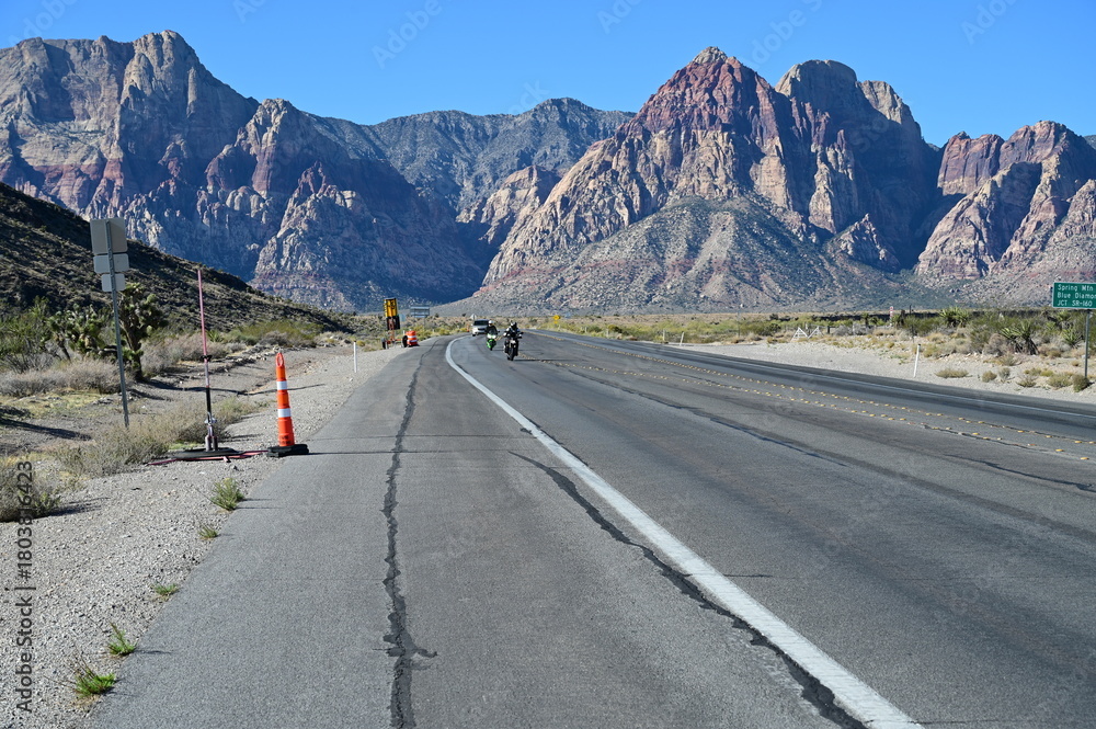 Fototapeta premium Highway 157/Kyle Canyon Road on a journey to Mount Charleston.