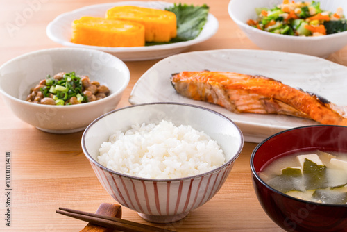 日本の朝食のイメージ