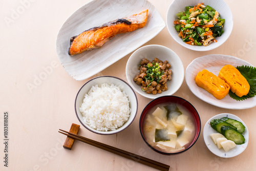 日本の朝食のイメージ