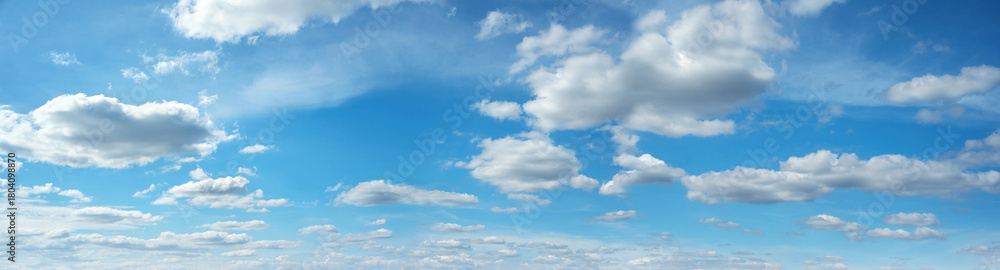 Naklejka premium The sky is blue with many clouds