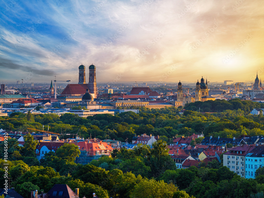 Naklejka premium Dramatic sky over the Skyline of Munich with Frauenkirche