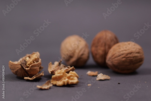 Wallpaper Mural Noci intere e sgusciate su sfondo grigio Torontodigital.ca