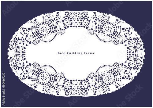 上品なレース編みフレーム　クラシックで繊細な白い楕円レース模様素材