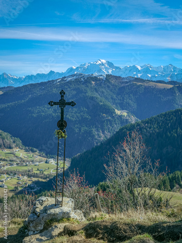Mont Blanc vu depuis la Croix des Frêtes dans les Aravis en Haute-Savoie