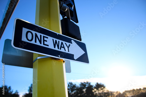 Fotografie a one way traffic sign on a traffic post transportation background