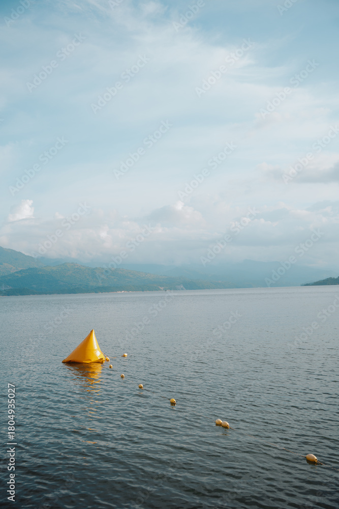 Fototapeta premium beautiful lake with mountains in the background