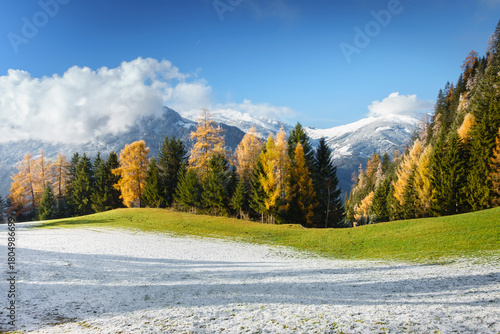 Herbst und Winter auf einem Panorama