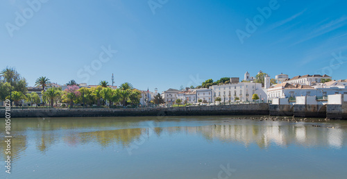Ville de Tavira en Algarve dans le sud du Portugal.