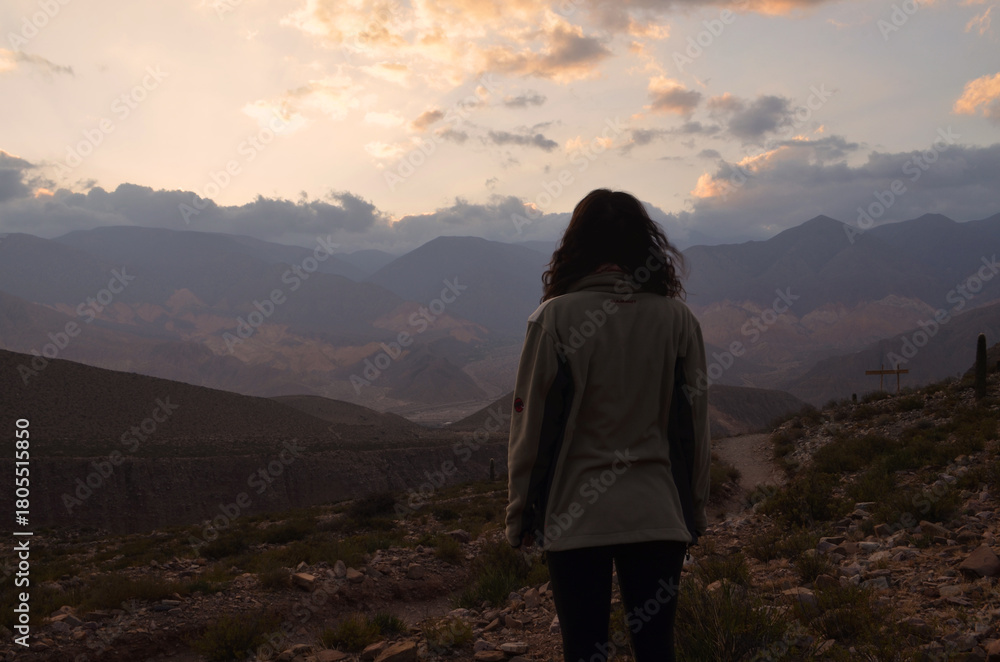 Obraz premium Mirando el paisaje, Garganta del Diablo, Tilcara, Jujuy, Argentina