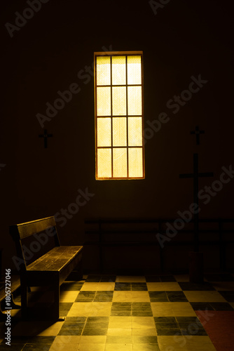 фотографія Interior de iglesia a contraluz
