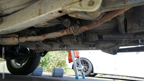 自動車の下回り点検イメージ