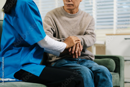 Tableau sur toile Stressed senior old patient are treated by a psychologist or psychiatrist in a psychiatric clinic or hospital