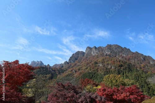 Wallpaper Mural 紅葉が美しい妙義山 Torontodigital.ca