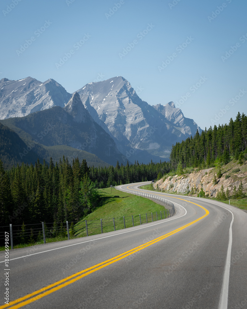 Naklejka premium Road in the mountains.