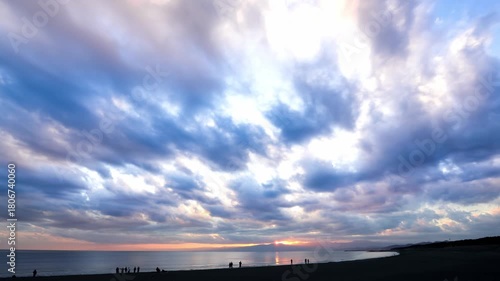 Wallpaper Mural 湘南海岸の夕陽（タイムラプス） Torontodigital.ca