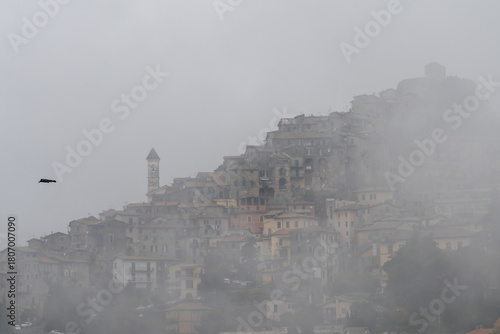 Veduta nella nebbia di Olevano Romano - Roma - Lazio - Italia