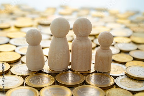 Symbolic representation of family, economic responsibilities, and management of financial and patrimonial resources.