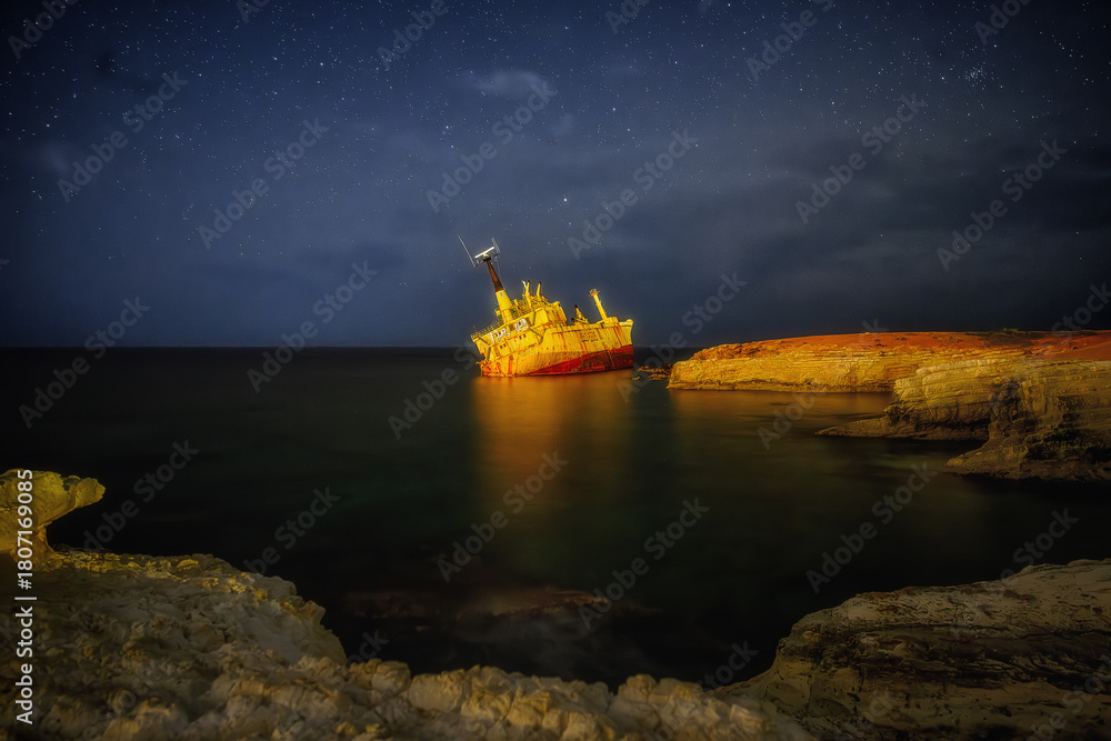 Obraz premium wreck of the shipwrecked EDRO III near Peyia