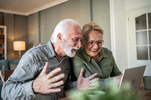 Fotografía Senior couple enjoying video call with family on laptop