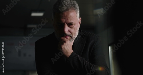 Cuadro en lienzo Business executive lost in thought with hand on chin during difficult company me