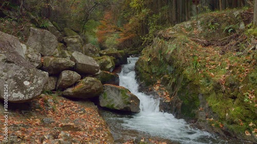 保殿の七滝・一の滝／秋の風景
（日本・愛知県豊田市野原町）
