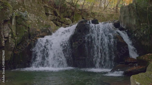 保殿の七滝・一の滝／秋の風景
（日本・愛知県豊田市野原町）
