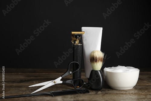 Male shaving accessories wi...