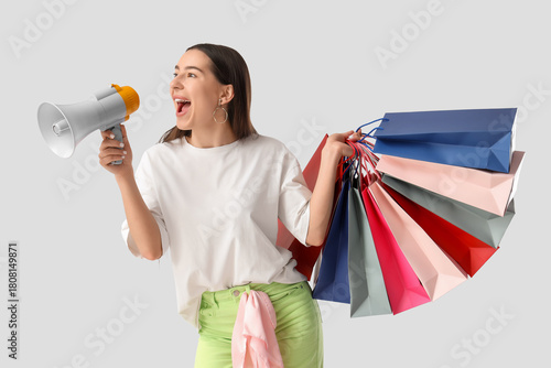 Young woman with shopping b...
