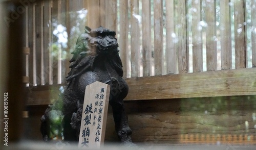 高千穂神社鉄製狛犬（左）