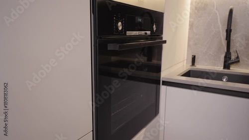 Hand Opening and Closing Oven