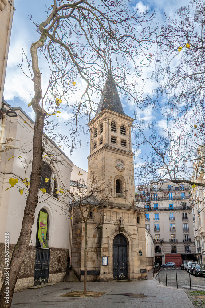Obraz premium Vue extérieure de l'église Notre-Dame de Grâce de Passy, édifice religieux catholique situé dans le 16ème arrondissement de Paris, France