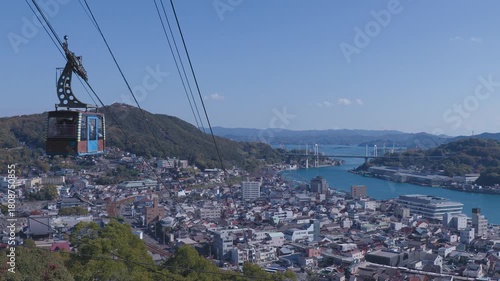 尾道市街と瀬戸内海の眺望・ロープウェーが降る（海・街・青空・雲）