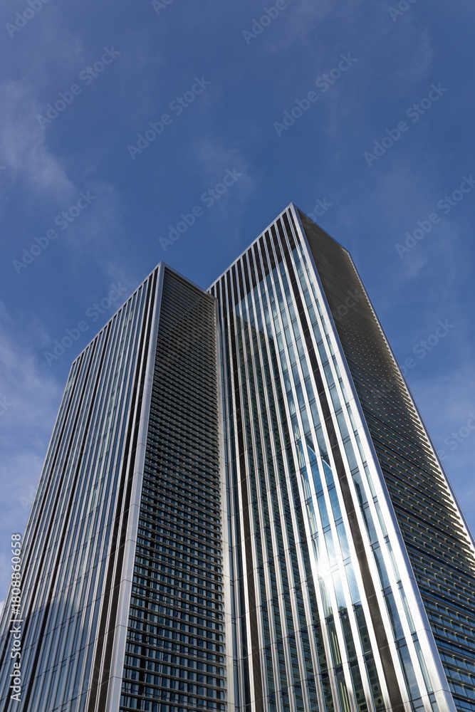 Obraz premium Sleek Glass Skyscraper, Low Angle View