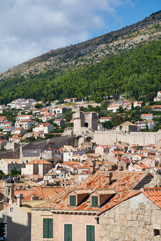 Naklejka premium Famous cityscape of Dubrovnik, Croatia, showing the medieval fortress and historic architecture. A popular Adriatic travel destination and UNESCO site.
