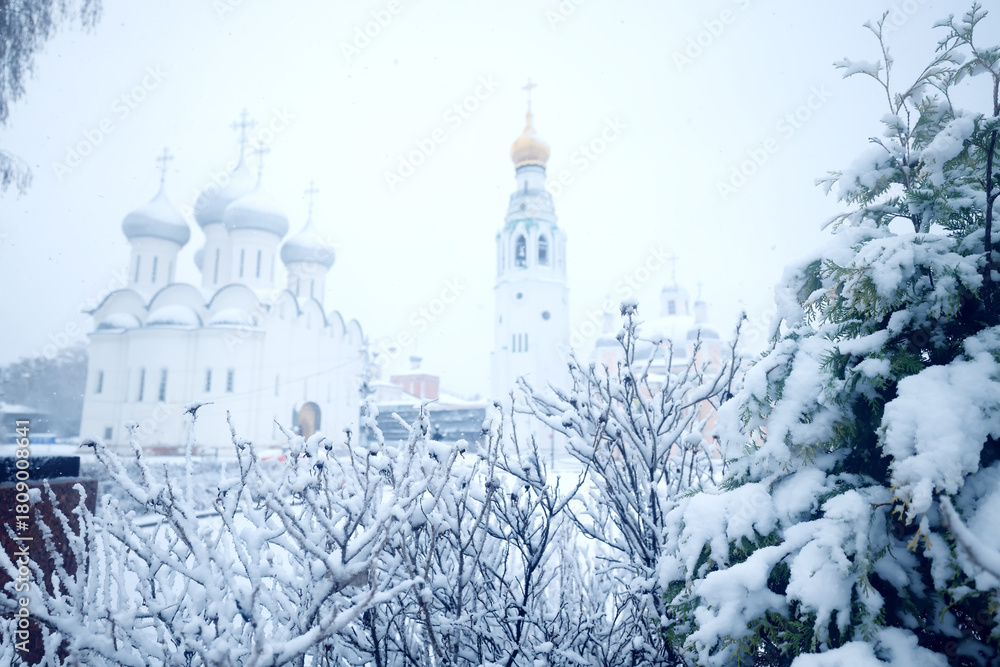 Obraz premium Snowfall in Vologda, a landscape of the city's historic center on a winter day, a cathedral in January