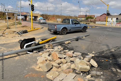 Quadro su tela Johannesburg, South Africa - 2 August 2022: The aftermath of rioting in Johannes