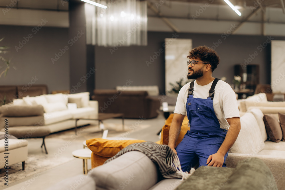 Obraz premium Young man worker in furniture showroom thinking