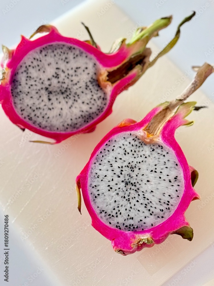 Obraz premium dragon fruit on white background