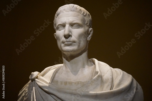 Foto Close up portrait of a marble bust or statue of ancient Roman emperor Julius Cae