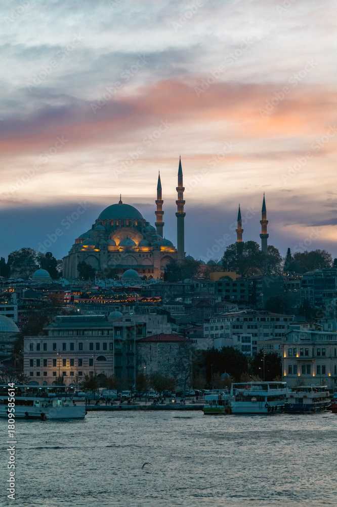 Fototapeta premium Galata Tower, Suleymaniye Mosque and New Mosque from Galata Bridge in Istanbul